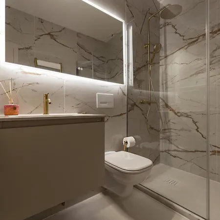 Bloom - Luxury Clérigos Gem With Patio * Oporto