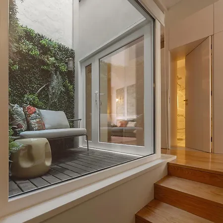 Bloom - Luxury Clérigos Gem With Patio Oporto