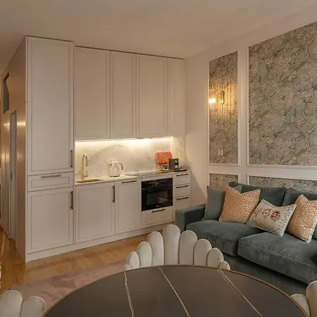 Bloom - Luxury Clérigos Gem With Patio *
